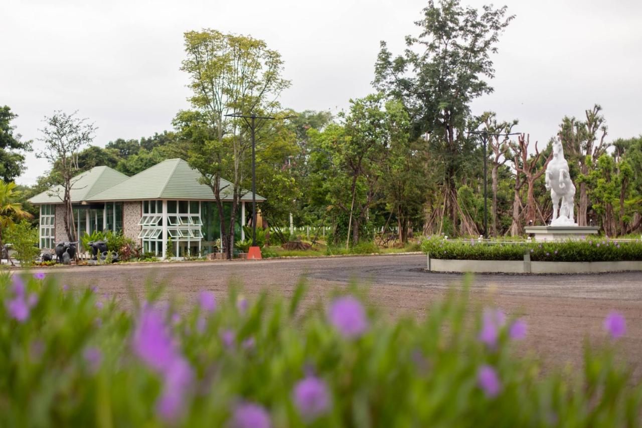 The Chamuang Forest Nakhon Nayok Extérieur photo